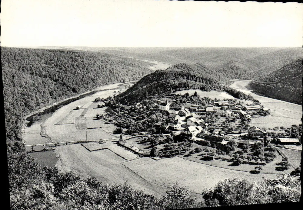 Die Wunder der Semois — Hotel du Passage d'Eau, Laviot s/Semois (Rochehaut) — Foto Thill - Vorderseite