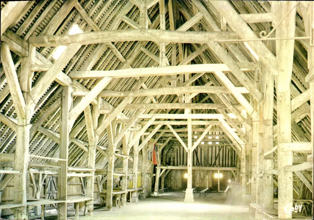 Interior das Vieilles Halles (século XI) — Dives-sur-Mer, Calvados — Edições Gaby - Frente