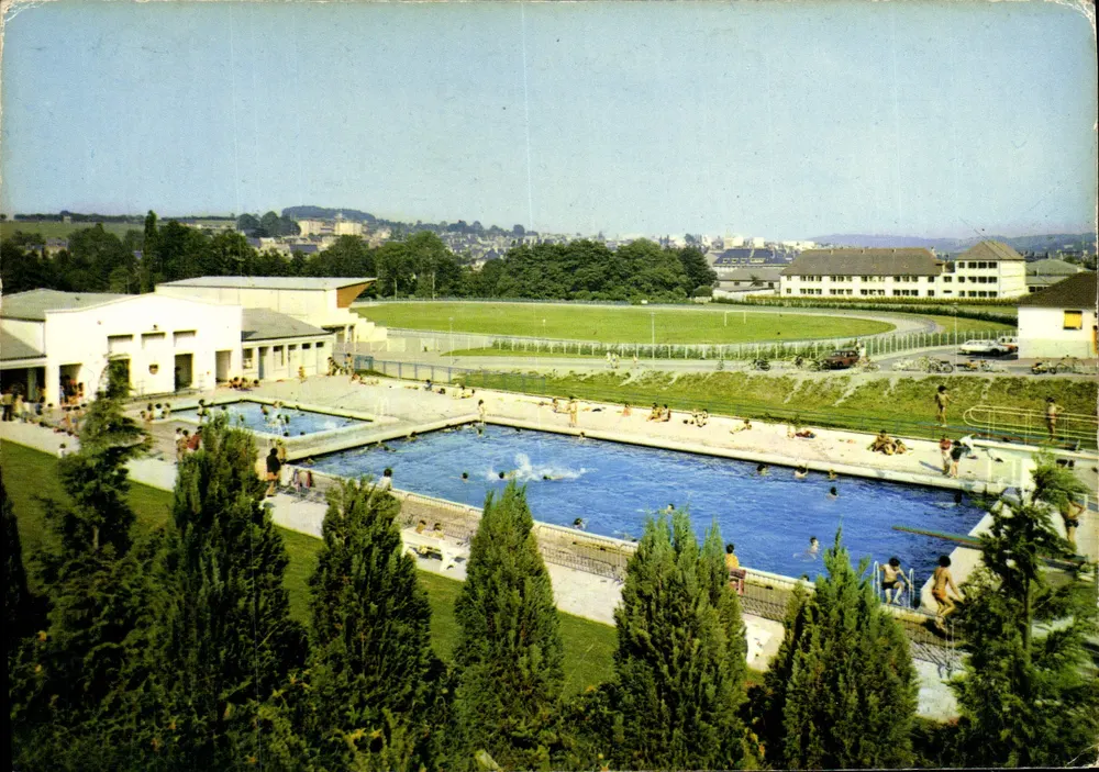 Schwimmbecken und Stadion — Conde-sur-Noireau (14) — CAF Theatres Bütton-Relines - Vorderseite