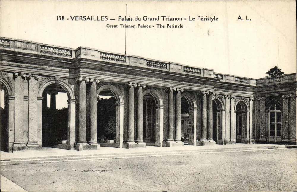 Versailles — Palácio do Grande Trianon — O Pórtico — A.L. — n°138 - Frente