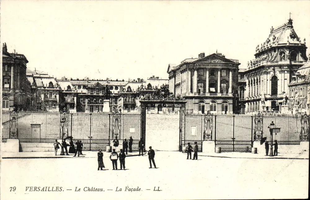 Versalhes — O Castelo — A Fachada — LL. — n°79 - Frente