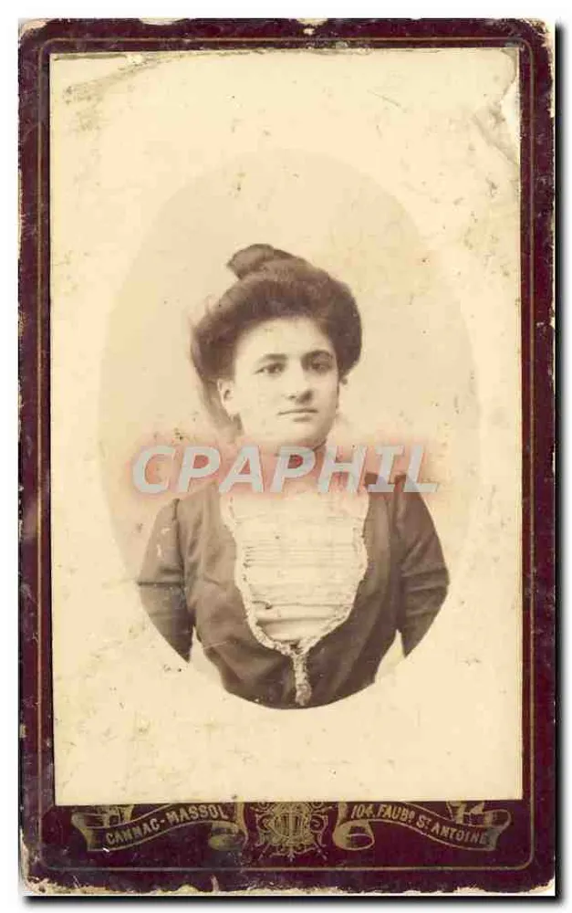 Porträt einer jungen Frau — Cannac-Massol, 104, Faubourg Saint-Antoine - Vorderseite
