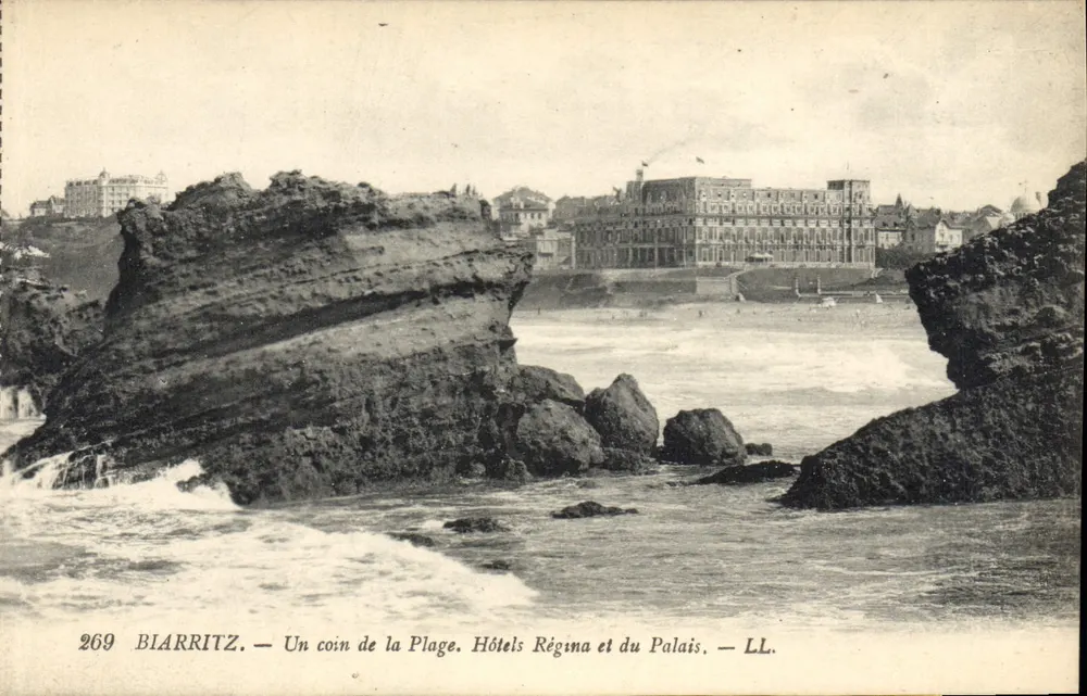 Biarritz — Ein Stück der Strandpromenade. Hotels Régina und Palais — LL. Nr. 269 - Vorderseite