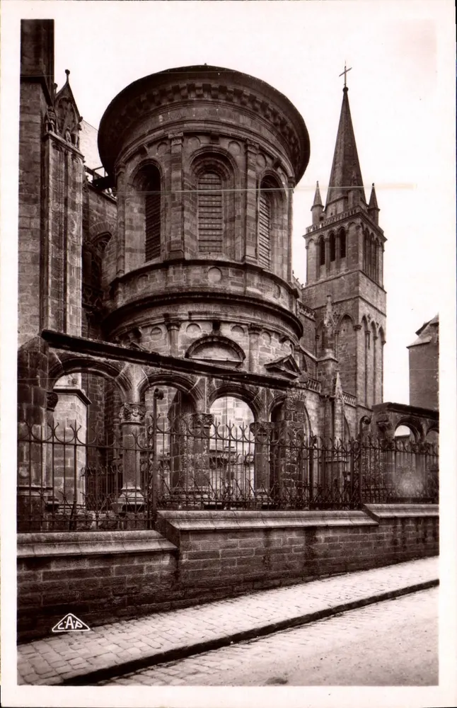 Vannes - A Catedral - Torre Renascentista — editor L'APS - Frente
