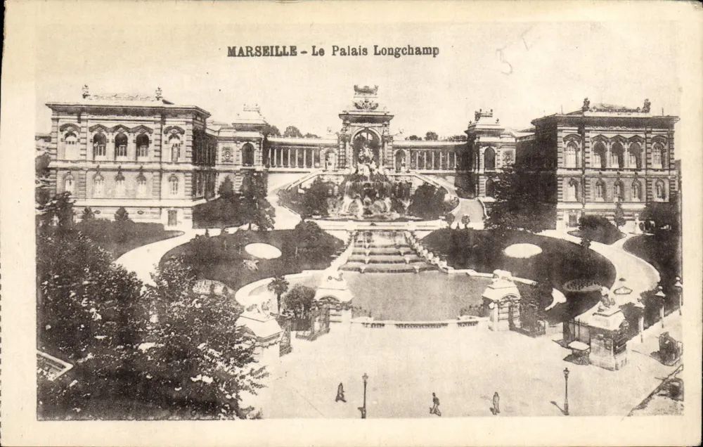 Marseille - Pałac Longchamp — widok z ogrodu z fontanną i budynkami - Awers