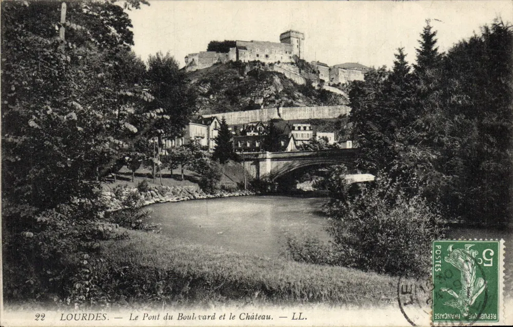Lourdes — Die Brücke des Boulevards und das Schloss — LL. - Vorderseite