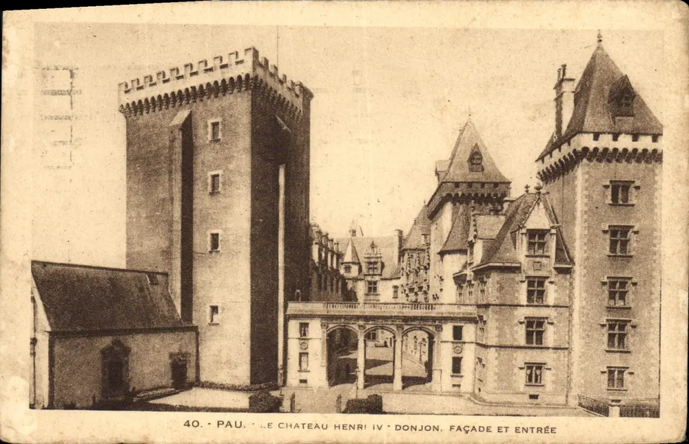 Pau - Schloss Henri IV, Bergfried, Fassade und Eingang — Hélingravure Labonche Frères, Toulouse, Nr. 40 - Vorderseite