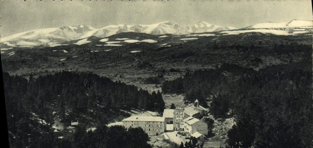Font-Romeu (Pyr.-Or.) — Das Hermitage und die Carlitte-Kette — Héliogravure Combier Macon - Vorderseite