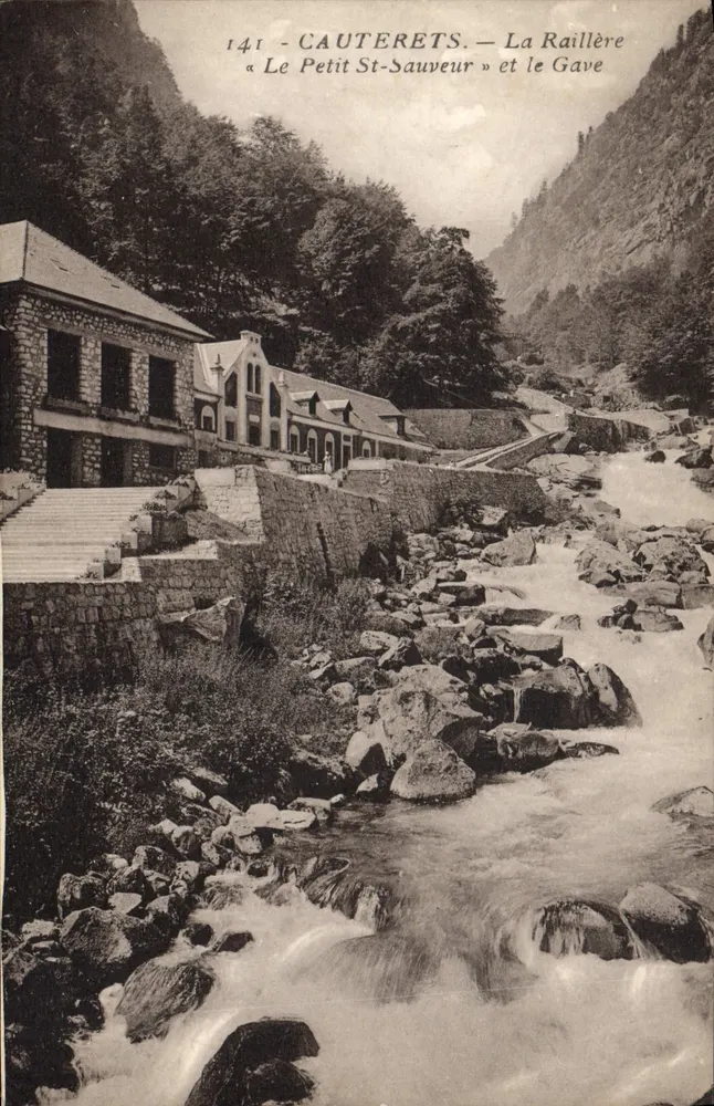 Cauterets — La Raillère « Le Petit St-Sauveur » und der Gave - Vorderseite