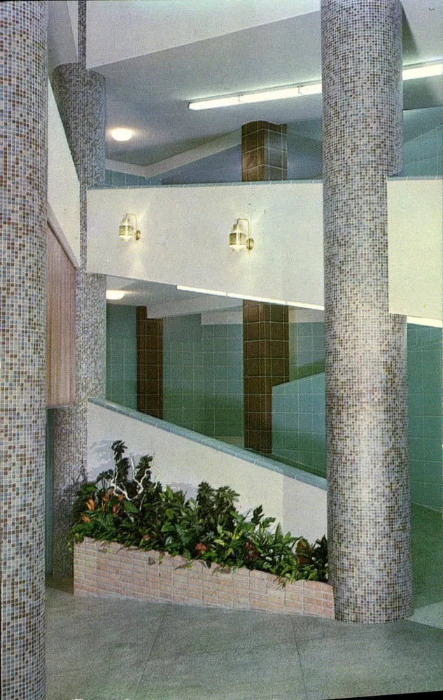 Rampe und Gänge — Das Auditorium, Independence, Missouri — Verlag: Audiovisuelles Department, Herald House - Vorderseite