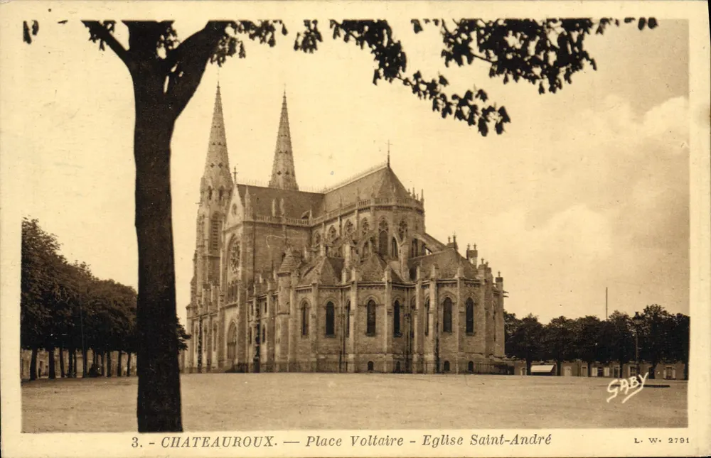 Châteauroux — Praça Voltaire — Igreja São André - Frente