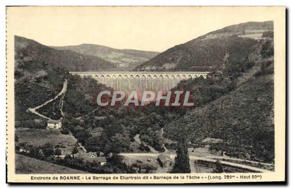 Umgebung von ROANNE — Der Chartrain-Staudamm genannt « Staudamm der Tâche » — Länge 229m - Höhe 50m - Vorderseite
