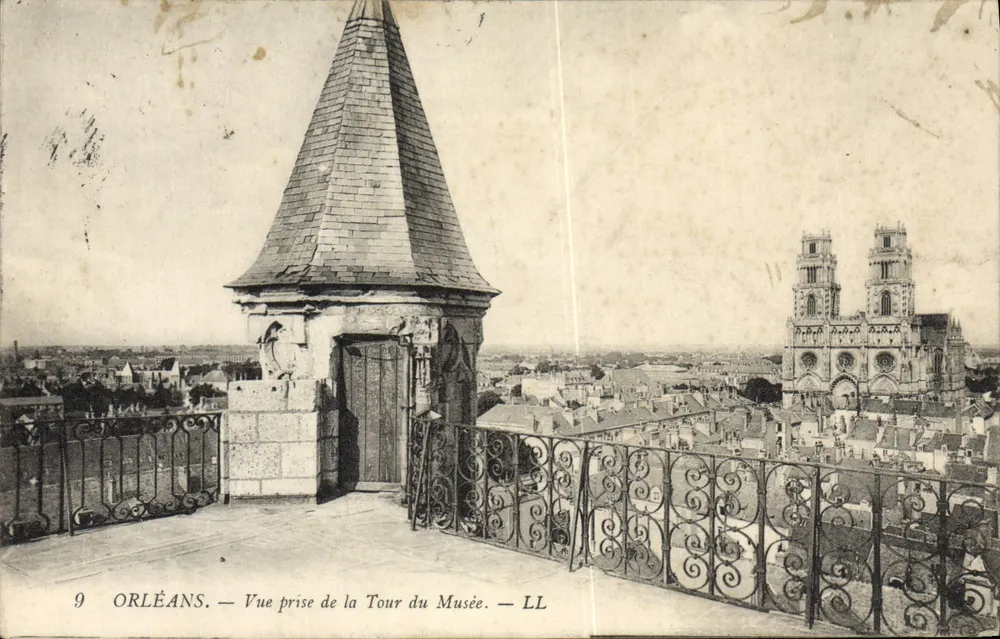 Orléans — Ansicht vom Museumsturm — LL - Vorderseite