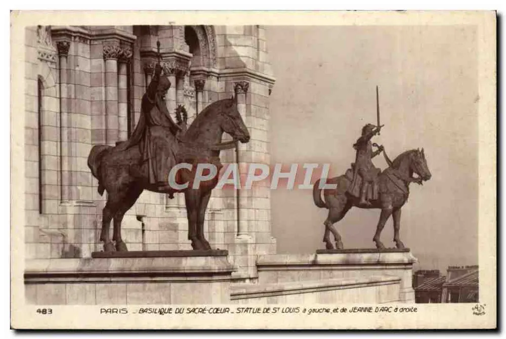 PARIS - BASILIKA DES HEILIGEN HERZEN - STATUE DES HEILIGEN LOUIS links, und der JEANNE D'ARC rechts - Vorderseite