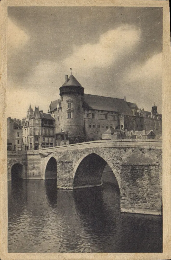 Laval (Mayenne) — Velho Castelo (século XIX) e o Ponte Nieux (século XIX) sobre a Mayenne — Éditions Artistiques et Bibliothécaires CAEN - Frente