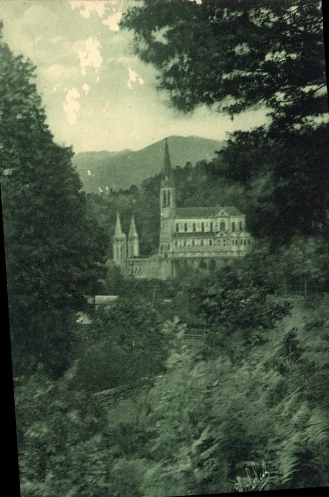 A Basílica — Lourdes (Hautes-Pyrénées) — Fototipia Marcel Delbog, n° 30 - Frente
