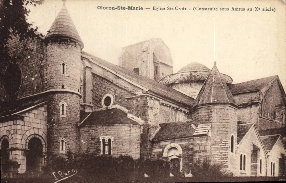 Oloron-Ste-Marie — Igreja de Santa Cruz — (Construída sob Amtus no século X) - Frente