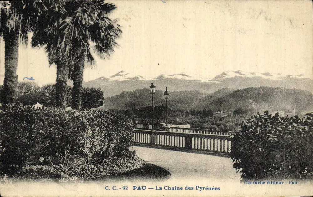 Pau — A Cadeia dos Pirineus — editor Carrache - Pau - Frente