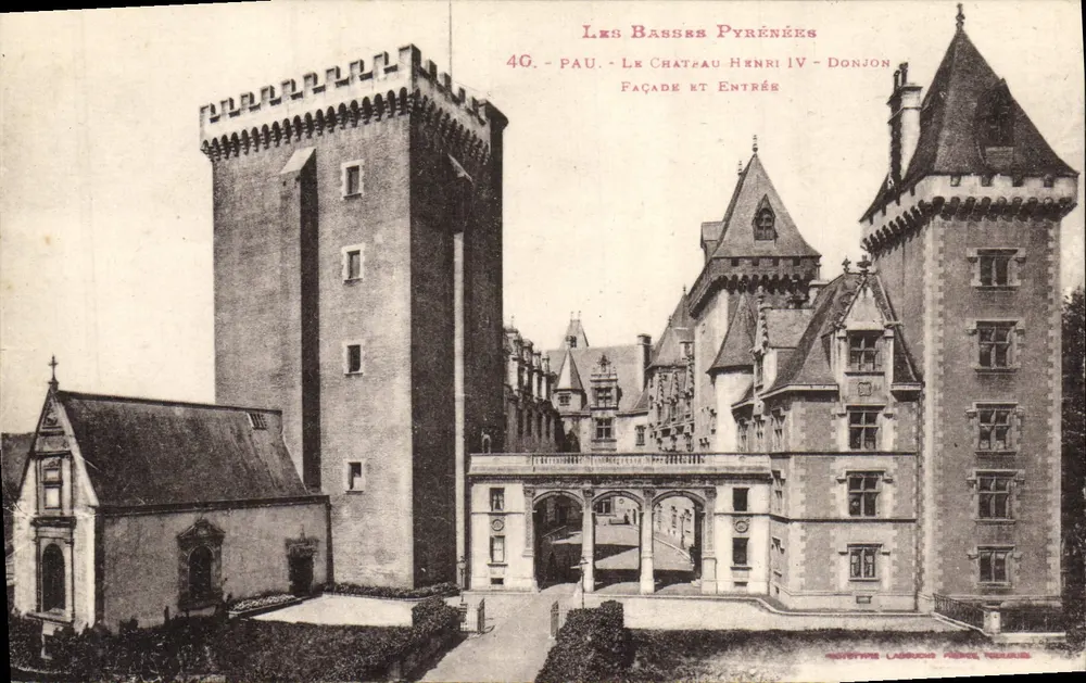 Pau - Schloss Henri IV - Fassade und Eingang — Les Basses Pyrénées, Verlag Lassus Frères, n°40 - Vorderseite