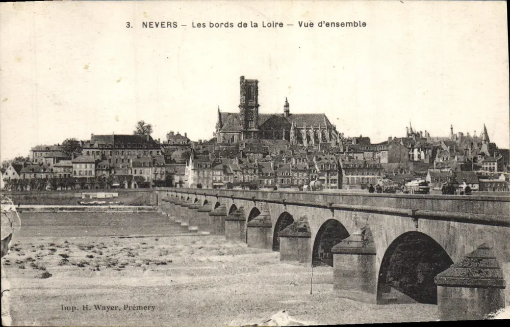 Nevers — As margens da Loire — Vista geral — Imp. H. Wayer, Prémery - Frente