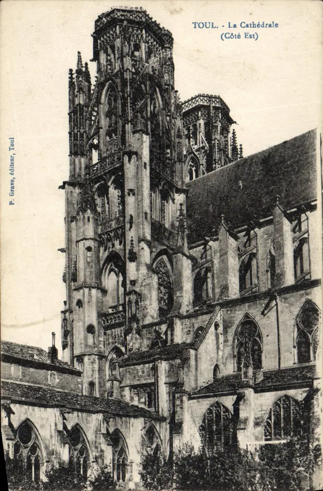 TOUL - La Cathédrale (Côté Est) — P. Grave, éditeur, Toul - Recto