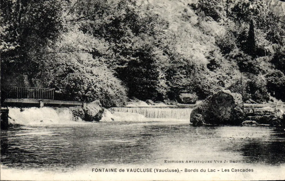 Fontaine de Vaucluse - Ufer des Sees - Die Wasserfälle — Éditions Artistiques Vvr J. Brun, Carpentras - Vorderseite