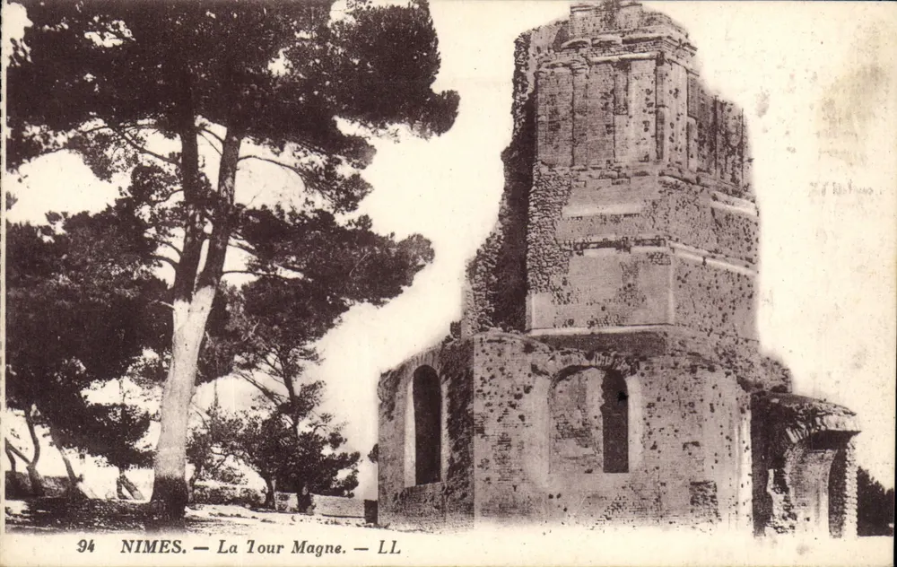 Nîmes — A Torre Magne — LL - Frente
