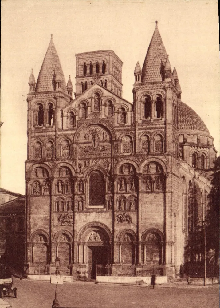 Angoulême — Fachada de la catedral de San Pedro — A.G.A. - Angoulême - Anverso
