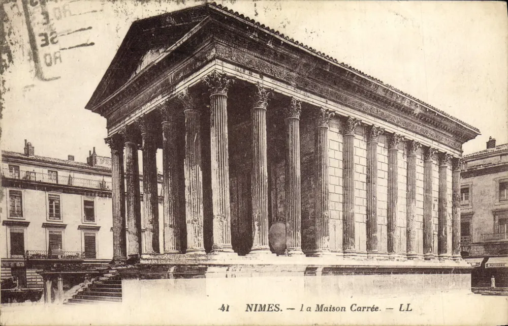 Nîmes — a Maison Carrée — LL - Frente