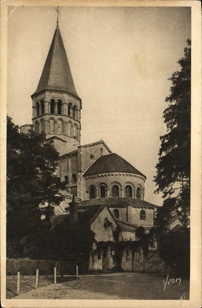 Paray-le-Monial — Blick auf die Basilika aus den Gärten der Kapellanenwohnung — Yvon, n° 17 - Vorderseite