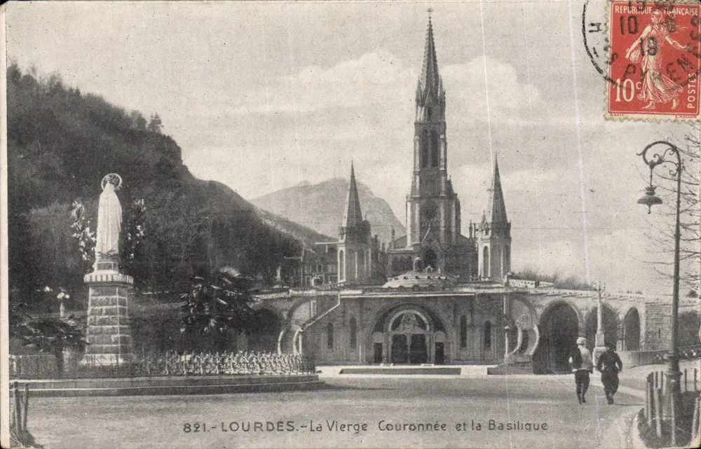 Lourdes — Die gekrönte Jungfrau und die Basilika — unbekannter Verlag, Nr. 821 - Vorderseite