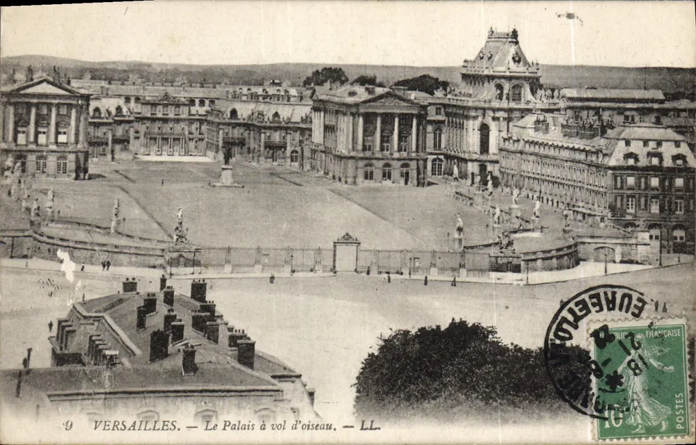 Versalhes — O Palácio em Voo de Avestruz — LL. - Frente