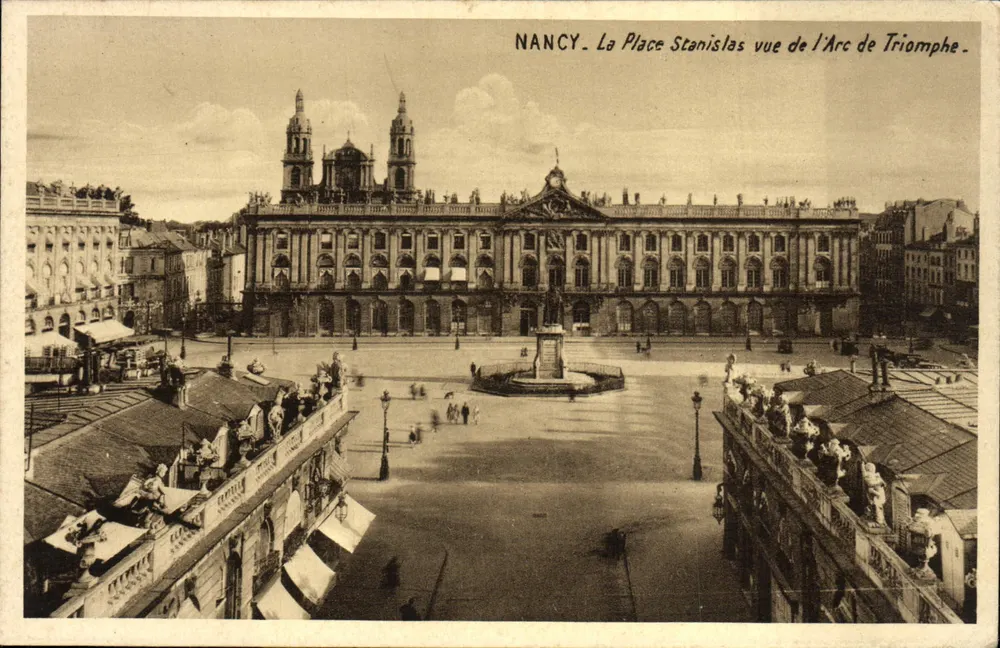 NANCY - A Place Stanislas vista do Arco do Triunfo - Edição de Arte V. Bécider, Nancy - Frente