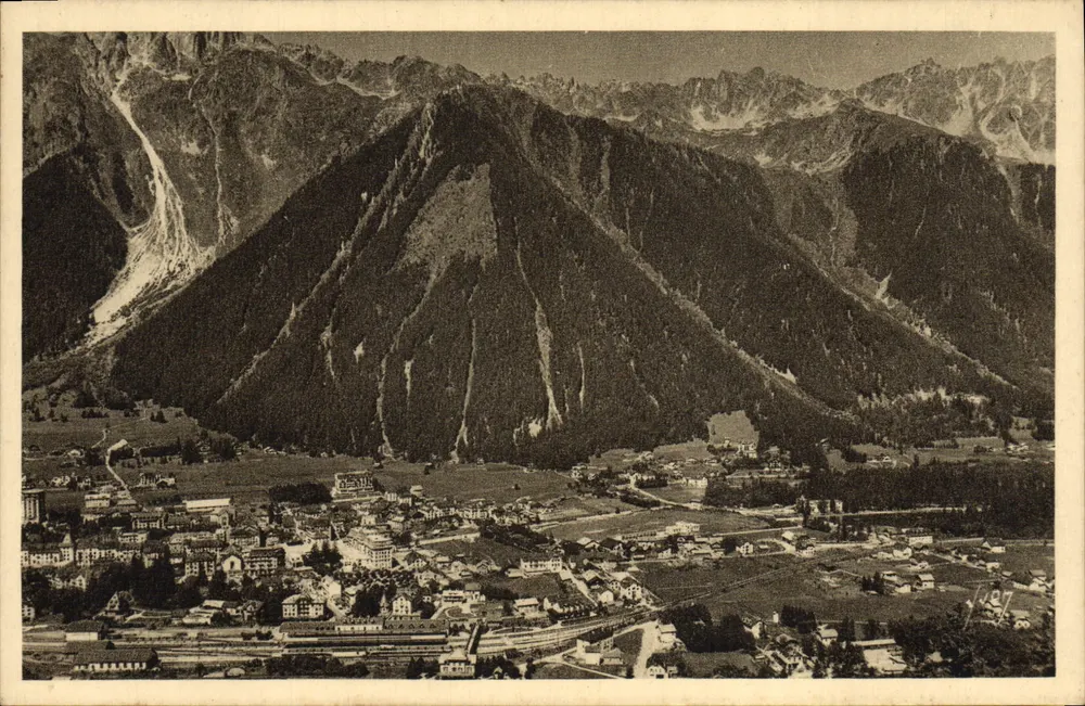 Chamonix Mont-Blanc — Chamonix e o Brévent vistos da Cascata de Blaitière — Éditions d'Art Lyon - Frente