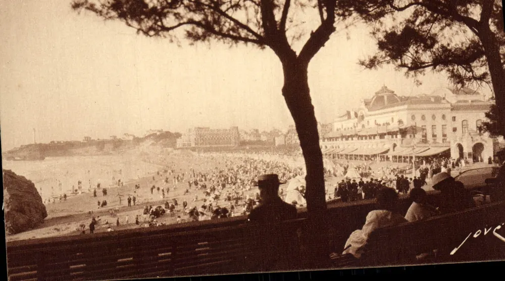 Biarritz (B.-P.-P.) — La Grande Place und das Casino — Edition JOVÉ, Pau (B.-P.-P.) - Vorderseite