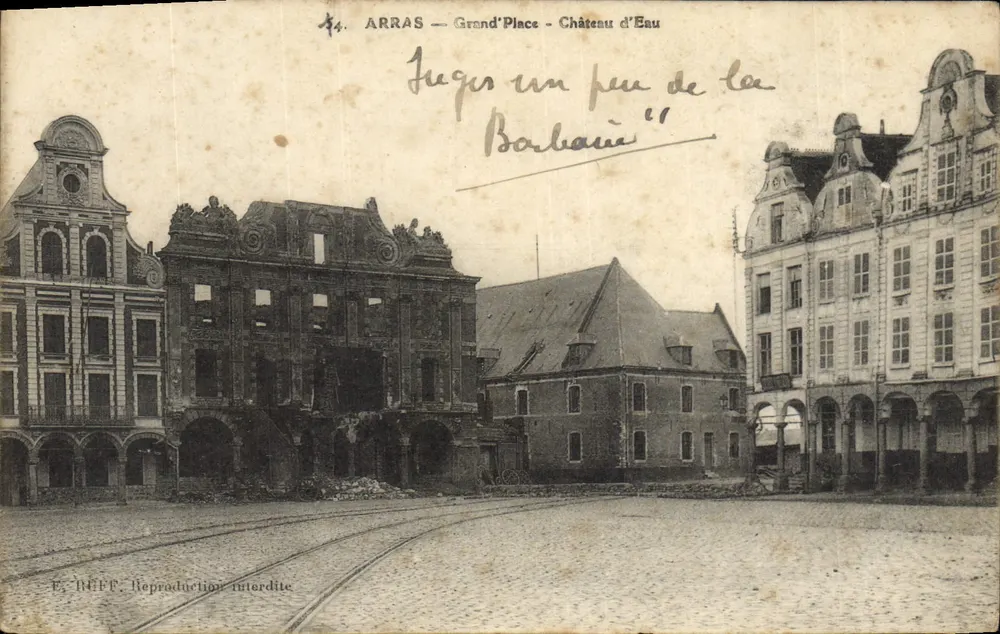 Arras — Grand'Place — Château d'Eau — Éditeur E. RIFF - Recto