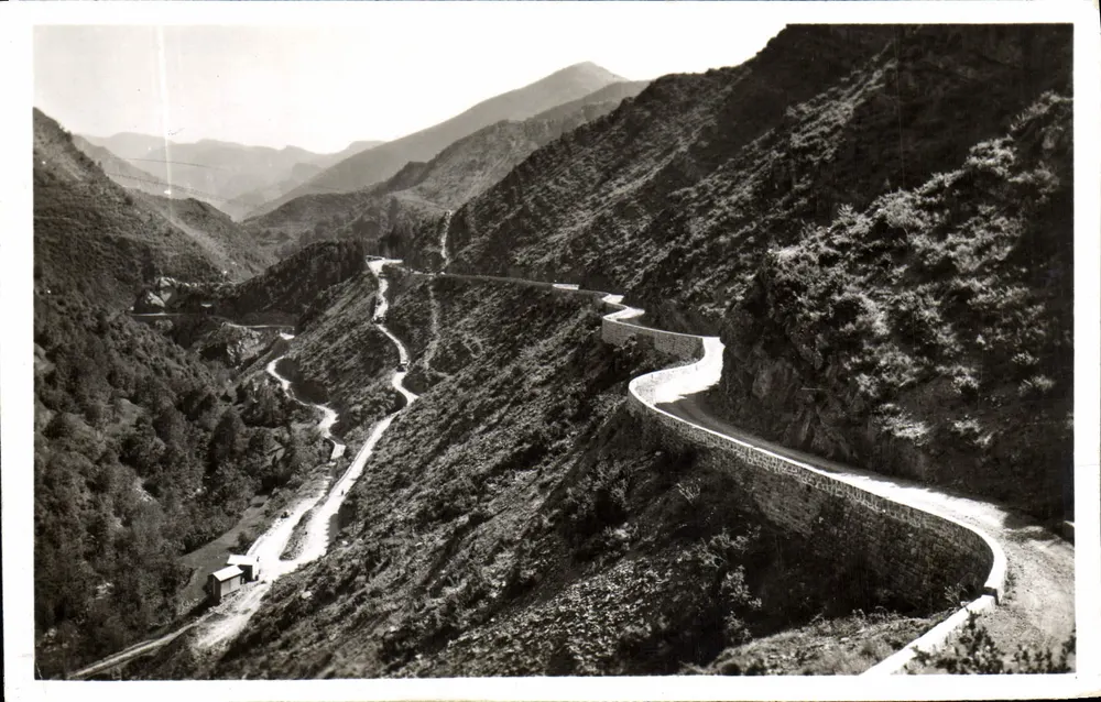 Les lacets de la route de Turini à Moulinet — Environs de Sospel — Édition HOTEL de FRANCE, SOPSEL - Recto