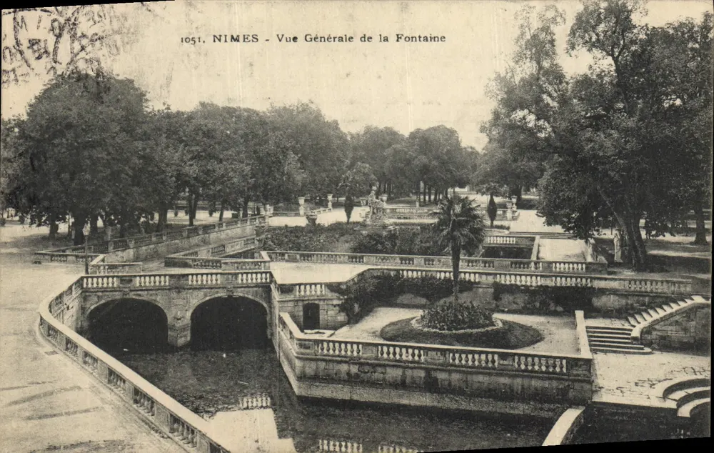 Nîmes - Allgemeine Ansicht der Fontaine — Phototypie Marseillaise, n° 1051 - Vorderseite