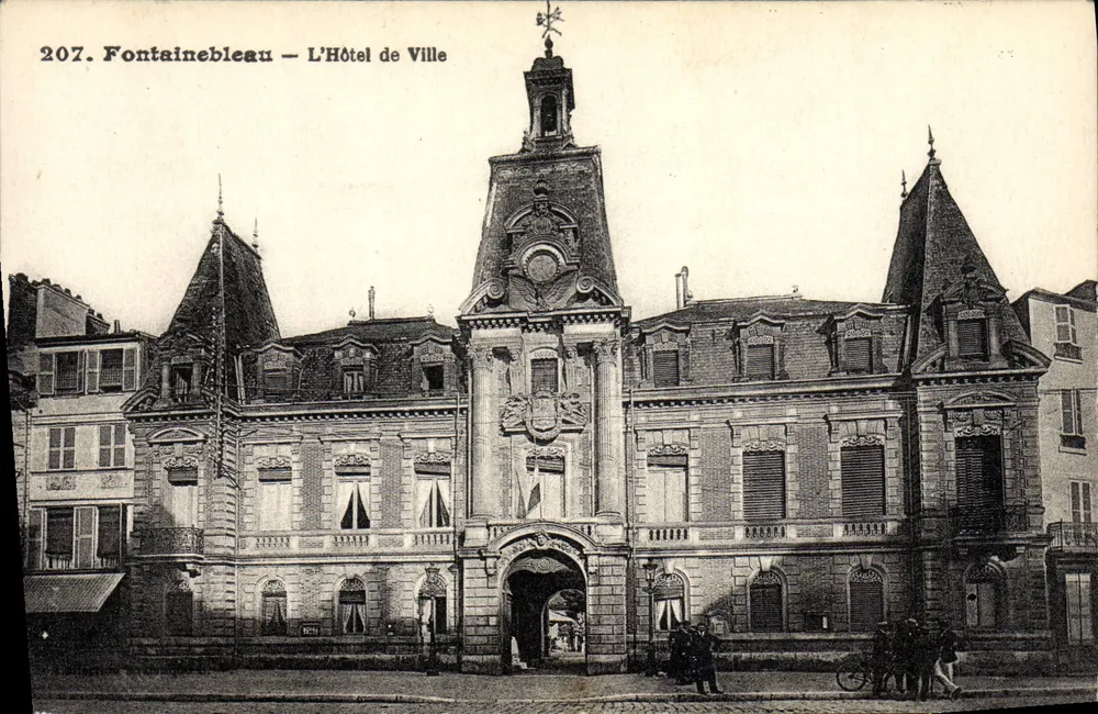 Fontainebleau — L'Hôtel de Ville — n° 207 - Recto