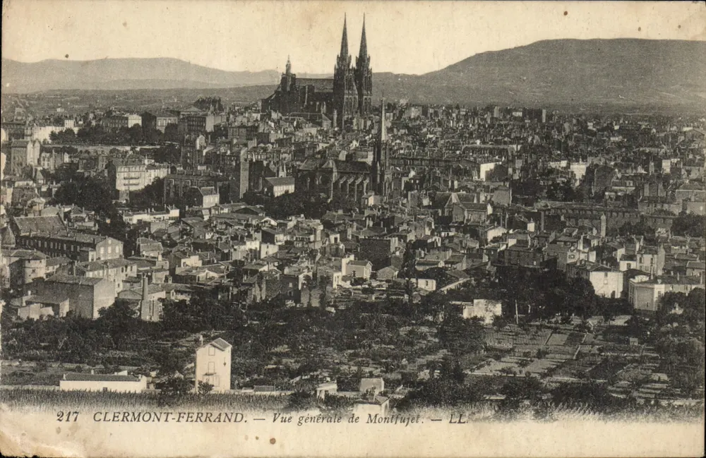 Clermont-Ferrand — Vista geral de Montfujet — LL, n°217 - Frente