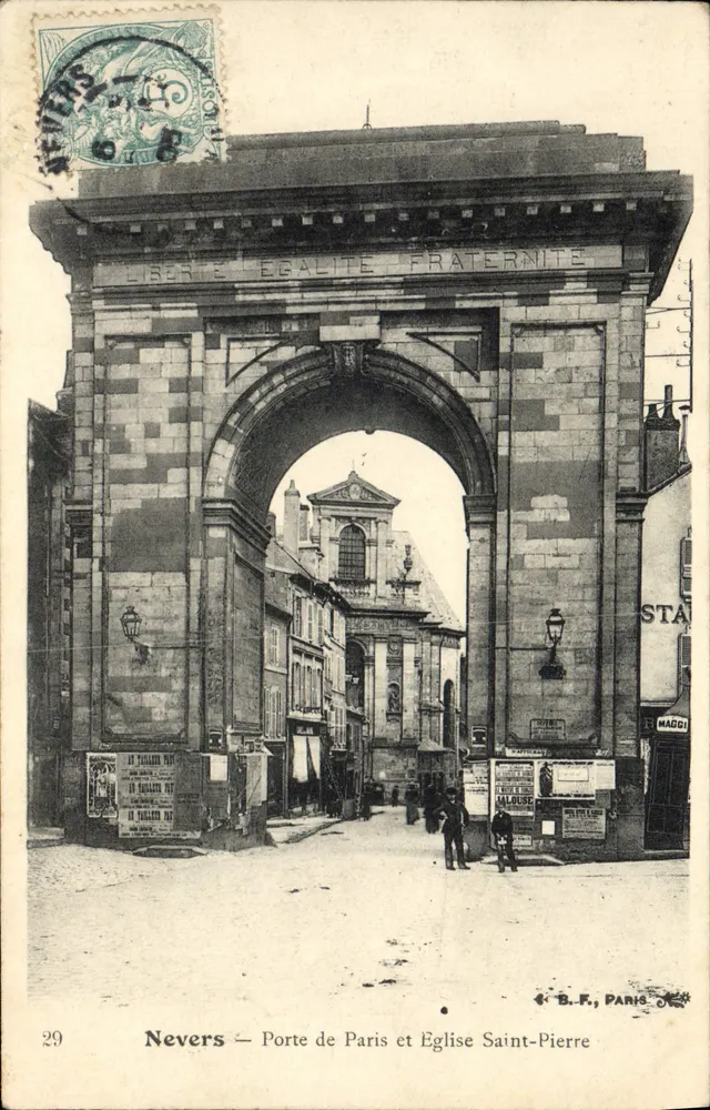 Nevers — Tor zur Stadt Paris und Kirche Saint-Pierre — B.R. Paris, Nr. 29 - Vorderseite