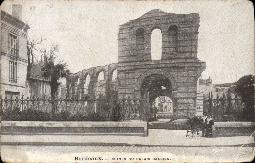 Bordeaux — Ruínas do Palácio Gallien — Mercier - Frente