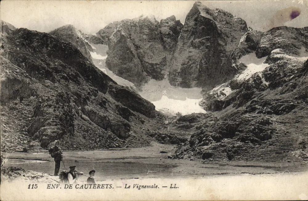 Env. de Cauterets — Le Vignemale — LL. — LL. — LL. - Frente