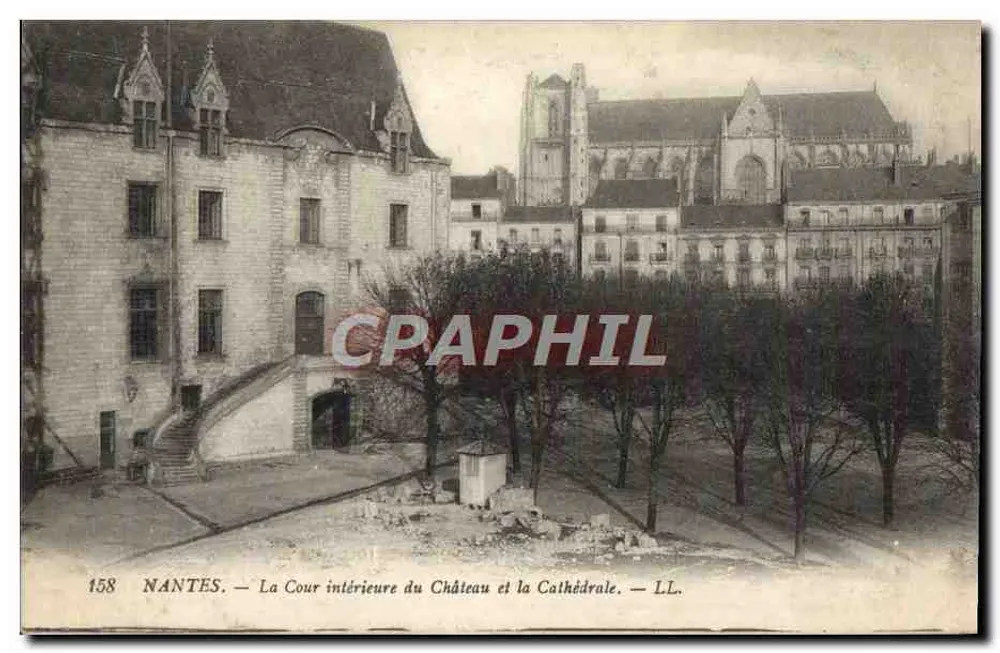 NANTES — Der Innenhof des Schlosses und die Kathedrale — LL. — Nr. 158 - Vorderseite