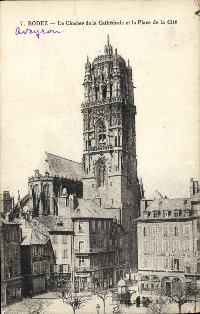 Rodez — Der Turm der Kathedrale und die Place de la Cité — Aveyron - Vorderseite