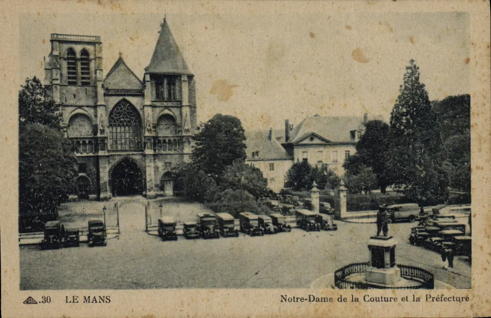 Le Mans — Notre-Dame de la Couture und das Präfekturgebäude — Cie des Arts Plomécaniques, n°30 - Vorderseite