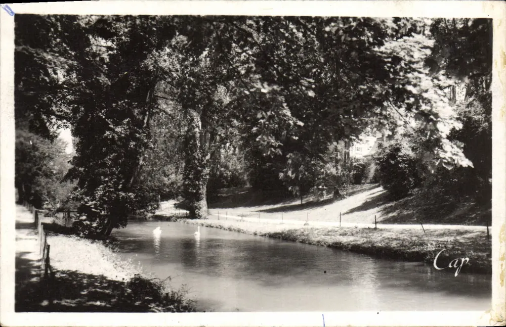 Jardin et Canal du Jardin — Chalons-sur-Marne — éditeur C.A.P. n°153 - Recto