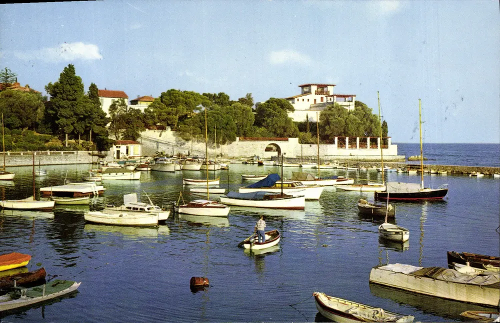 Le port de plaisance de Beaulieu-sur-Mer — Villa Grecque en arrière-plan — Couleurs Françaises, n° OF 80 - Recto