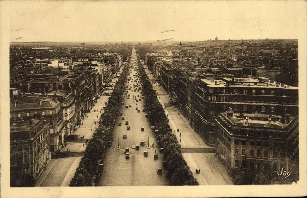 Paris — A Avenue des Champs-Élysées — Jan - Frente