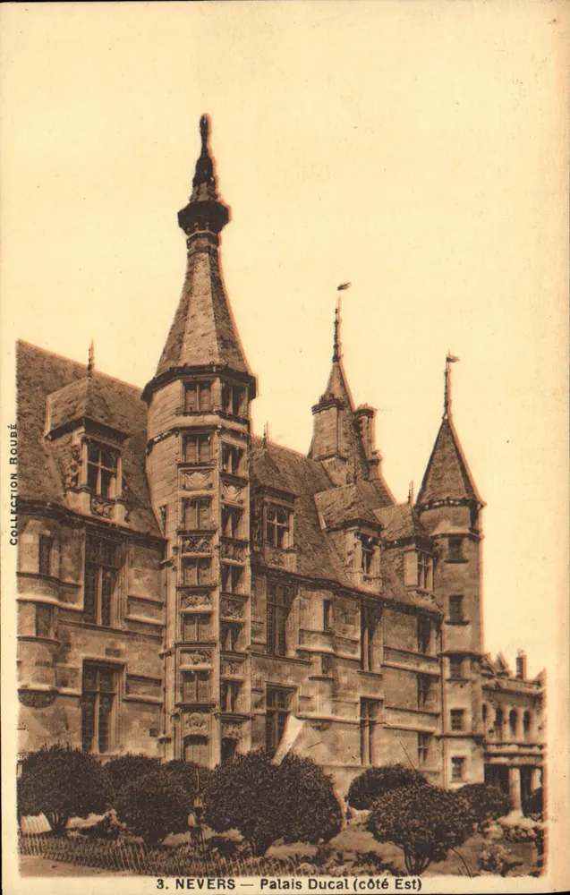 Nevers — Palácio Ducal (lado Leste) — Coleção Roubé, n°3 - Frente